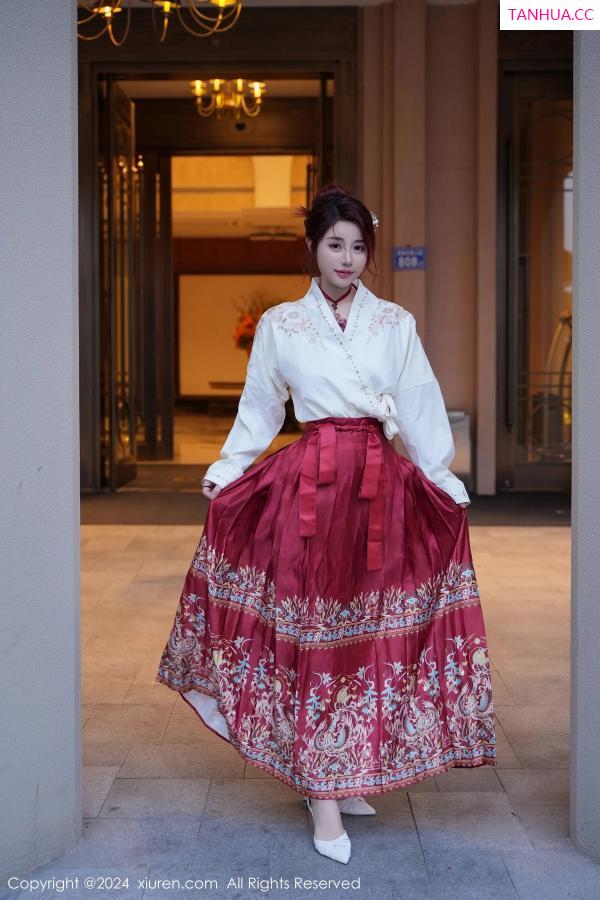 美七Mia  [XiuRen]高清写真图 2024.01.19 No.7985 美七Mia 古装美腿第9张图片